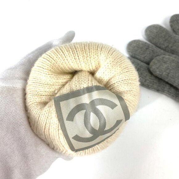 CHANEL Gray Love Gloves - Picture 10 of 11